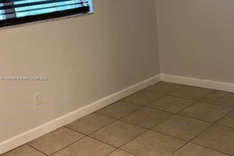 Condominio en alquiler en Margate, Florida, 1 dormitorio, 59.55 m2 № 1950260 - foto 7