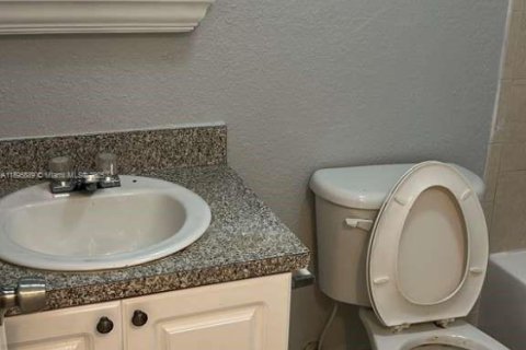 Condominio en alquiler en Margate, Florida, 1 dormitorio, 59.55 m2 № 1950260 - foto 11