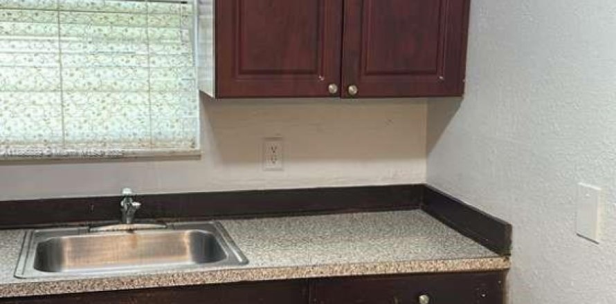 Condominio en Margate, Florida, 1 dormitorio № 1950260