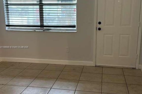Condominio en alquiler en Margate, Florida, 1 dormitorio, 59.55 m2 № 1950260 - foto 4