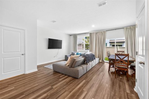 Снять в аренду таунхаус в Зеферхиллс-Норт, Флорида 3 спальни, 128.76м2, № 1918364 - фото 10