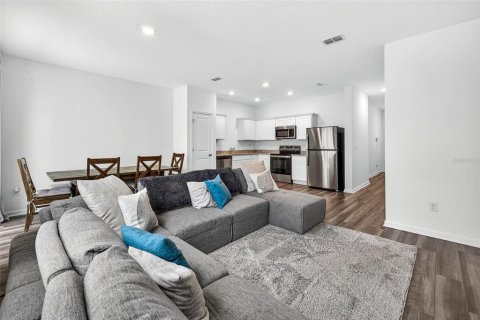 Снять в аренду таунхаус в Зеферхиллс-Норт, Флорида 3 спальни, 128.76м2, № 1918364 - фото 15