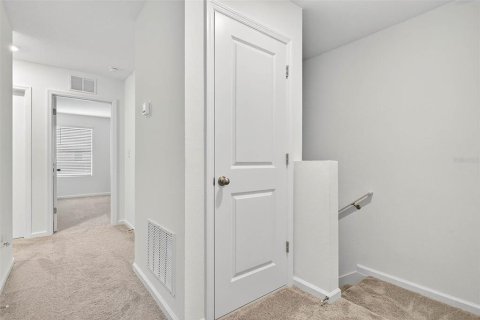 Снять в аренду таунхаус в Зеферхиллс-Норт, Флорида 3 спальни, 128.76м2, № 1918364 - фото 20