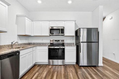 Снять в аренду таунхаус в Зеферхиллс-Норт, Флорида 3 спальни, 128.76м2, № 1918364 - фото 9