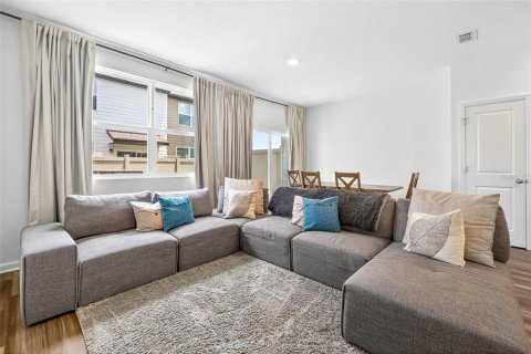 Снять в аренду таунхаус в Зеферхиллс-Норт, Флорида 3 спальни, 128.76м2, № 1918364 - фото 13