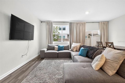 Снять в аренду таунхаус в Зеферхиллс-Норт, Флорида 3 спальни, 128.76м2, № 1918364 - фото 12