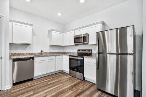 Снять в аренду таунхаус в Зеферхиллс-Норт, Флорида 3 спальни, 128.76м2, № 1918364 - фото 7