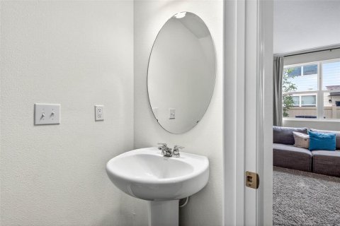 Снять в аренду таунхаус в Зеферхиллс-Норт, Флорида 3 спальни, 128.76м2, № 1918364 - фото 18