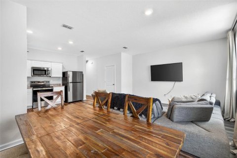 Снять в аренду таунхаус в Зеферхиллс-Норт, Флорида 3 спальни, 128.76м2, № 1918364 - фото 17