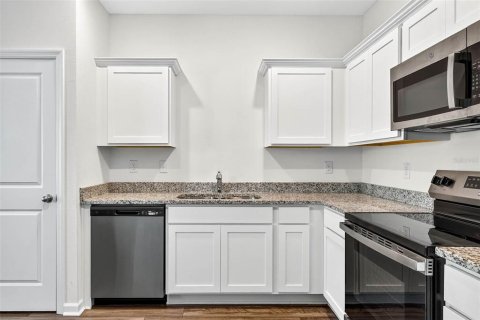 Снять в аренду таунхаус в Зеферхиллс-Норт, Флорида 3 спальни, 128.76м2, № 1918364 - фото 8