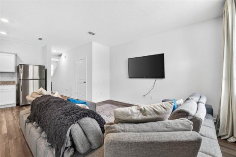 Снять в аренду таунхаус в Зеферхиллс-Норт, Флорида 3 спальни, 128.76м2, № 1918364 - фото 14