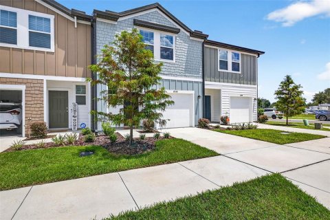 Снять в аренду таунхаус в Зеферхиллс-Норт, Флорида 3 спальни, 128.76м2, № 1918364 - фото 2