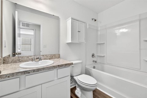 Снять в аренду таунхаус в Зеферхиллс-Норт, Флорида 3 спальни, 128.76м2, № 1918364 - фото 25