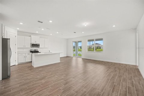 Villa ou maison à louer à Palm Bay, Floride: 4 chambres, 179.95 m2 № 2388244 - photo 2