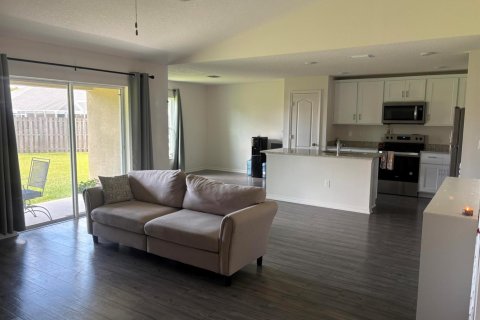 House in Port St. Lucie, Florida 3 bedrooms, 155.8 sq.m. № 2086719 - photo 3