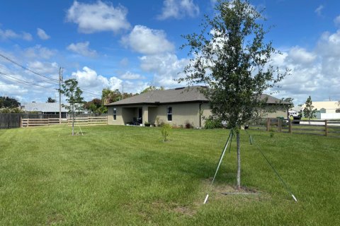 House in Port St. Lucie, Florida 3 bedrooms, 155.8 sq.m. № 2086719 - photo 11