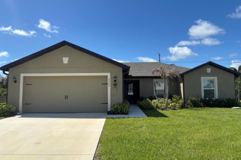 House in Port St. Lucie, Florida 3 bedrooms, 155.8 sq.m. № 2086719