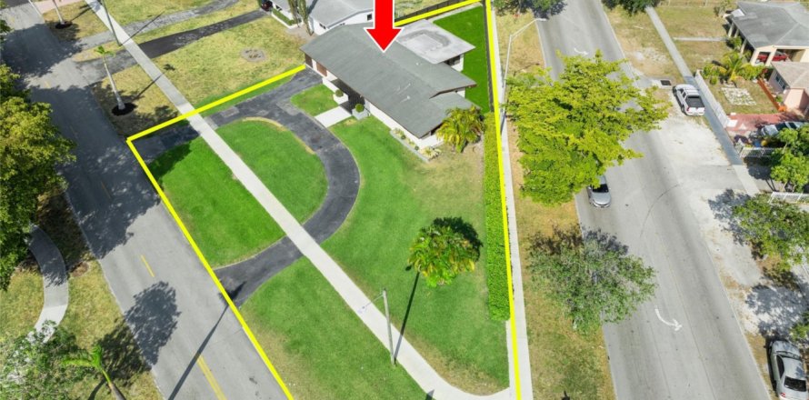 Casa en North Miami Beach, Florida 3 dormitorios, 186.36 m2 № 1207316
