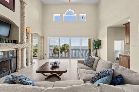 Casa en venta en Hernando Beach, Florida, 4 dormitorios, 447.42 m2 № 2314935 - foto 5
