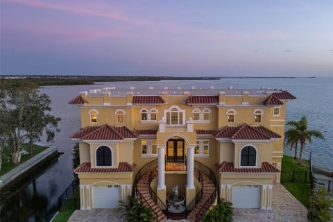 Casa en Hernando Beach, Florida 4 dormitorios, 447.42 m2 № 2314935