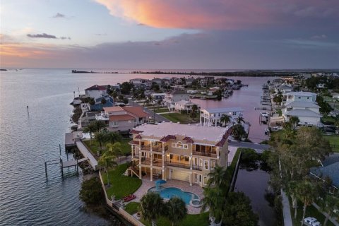Casa en venta en Hernando Beach, Florida, 4 dormitorios, 447.42 m2 № 2314935 - foto 2