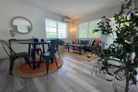 Villa ou maison à louer à Miami, Floride: 1 chambre, 62.24 m2 № 1936907 - photo 2