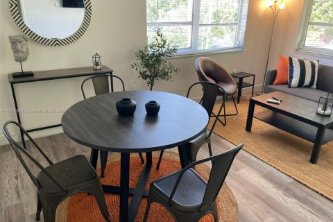 Villa ou maison à louer à Miami, Floride: 1 chambre, 62.24 m2 № 1936907 - photo 4