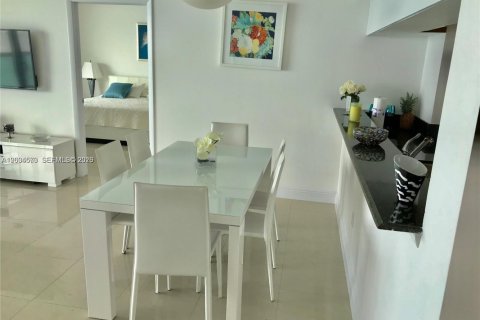 Снять в аренду кондоминиум в Майами, Флорида 2 спальни, 113.53м2, № 2068692 - фото 6