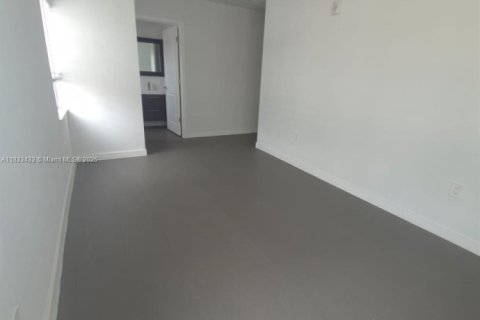 Apartamento en alquiler en Miami Beach, Florida, 2 dormitorios, 66.43 m2 № 1981053 - foto 10