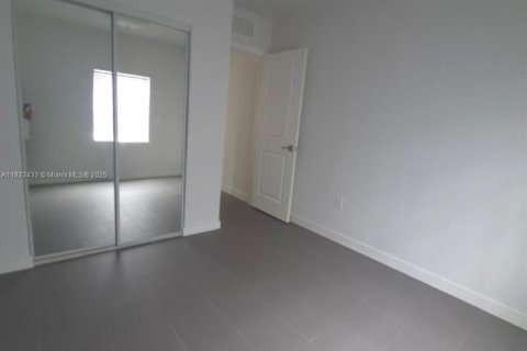 Apartamento en alquiler en Miami Beach, Florida, 2 dormitorios, 66.43 m2 № 1981053 - foto 17