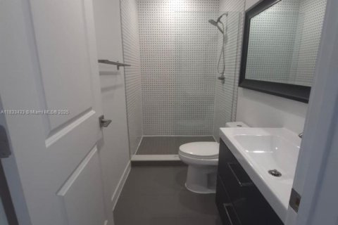 Apartamento en alquiler en Miami Beach, Florida, 2 dormitorios, 66.43 m2 № 1981053 - foto 13