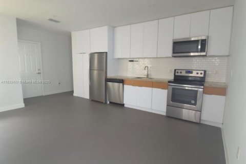 Apartamento en alquiler en Miami Beach, Florida, 2 dormitorios, 66.43 m2 № 1981053 - foto 5