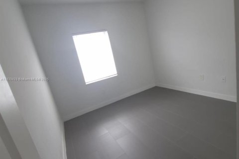 Apartamento en alquiler en Miami Beach, Florida, 2 dormitorios, 66.43 m2 № 1981053 - foto 16