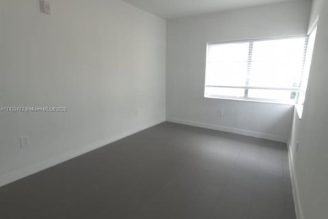 Apartamento en alquiler en Miami Beach, Florida, 2 dormitorios, 66.43 m2 № 1981053 - foto 11