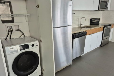 Apartamento en alquiler en Miami Beach, Florida, 2 dormitorios, 66.43 m2 № 1981053 - foto 7