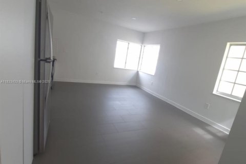 Apartamento en alquiler en Miami Beach, Florida, 2 dormitorios, 66.43 m2 № 1981053 - foto 4