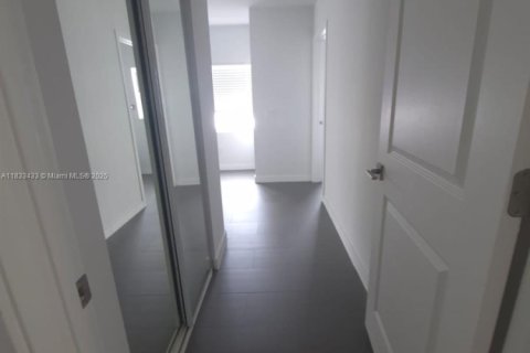 Apartamento en alquiler en Miami Beach, Florida, 2 dormitorios, 66.43 m2 № 1981053 - foto 15