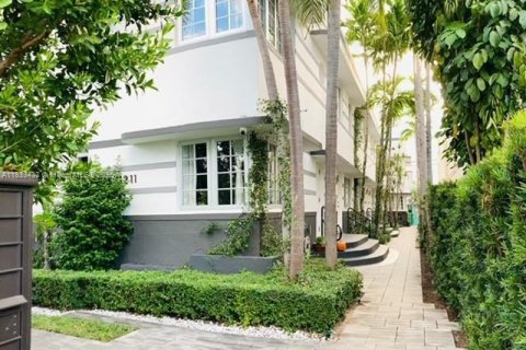 Apartamento en Miami Beach, Florida 2 dormitorios, 66.43 m2 № 1981053