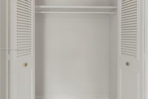 Copropriété à louer à Miami, Floride: 2 chambres, 72.65 m2 № 2046122 - photo 13