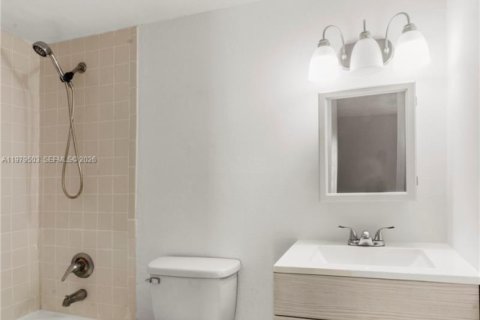 Copropriété à louer à Miami, Floride: 2 chambres, 72.65 m2 № 2046122 - photo 11
