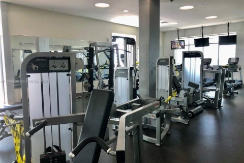 Condo in West Palm Beach, Florida, 1 bedroom № 2027086 - photo 2