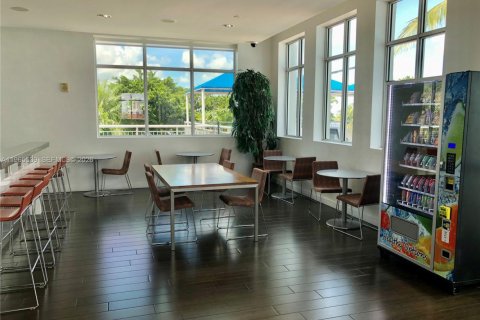 Condo in West Palm Beach, Florida, 1 bedroom № 2027086 - photo 6