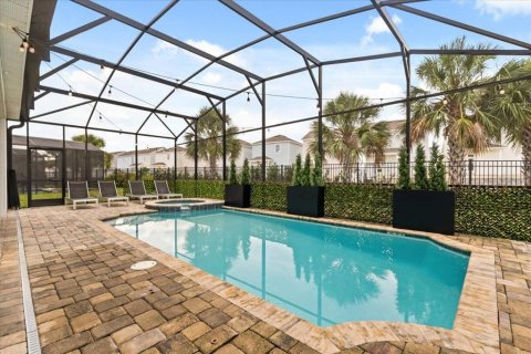 House in Kissimmee, Florida 9 bedrooms, 405.33 sq.m. № 2228272 - photo 3