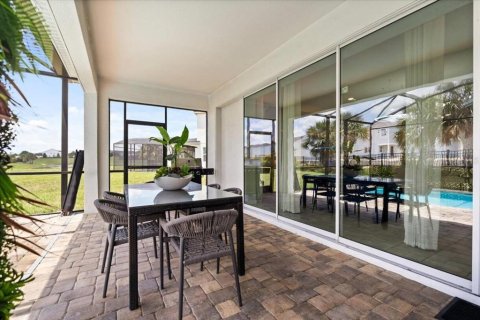 House in Kissimmee, Florida 9 bedrooms, 405.33 sq.m. № 2228272 - photo 7