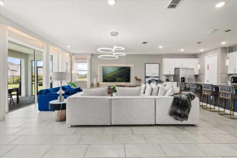 House in Kissimmee, Florida 9 bedrooms, 405.33 sq.m. № 2228272 - photo 13