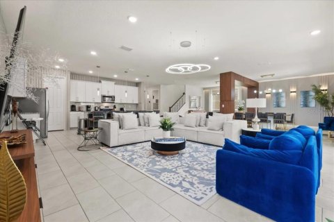 House in Kissimmee, Florida 9 bedrooms, 405.33 sq.m. № 2228272 - photo 11