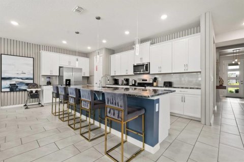 House in Kissimmee, Florida 9 bedrooms, 405.33 sq.m. № 2228272 - photo 4