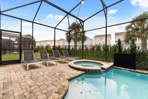 House in Kissimmee, Florida 9 bedrooms, 405.33 sq.m. № 2228272 - photo 5