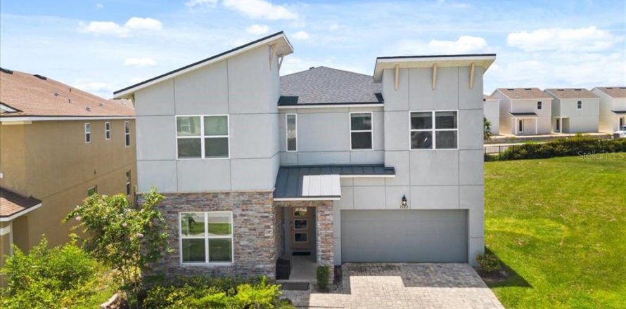 House in Kissimmee, Florida 9 bedrooms, 405.33 sq.m. № 2228272
