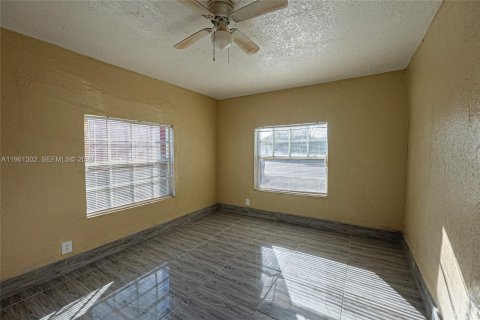 Commercial property in Miami, Florida 115.11 sq.m. № 2022149 - photo 12